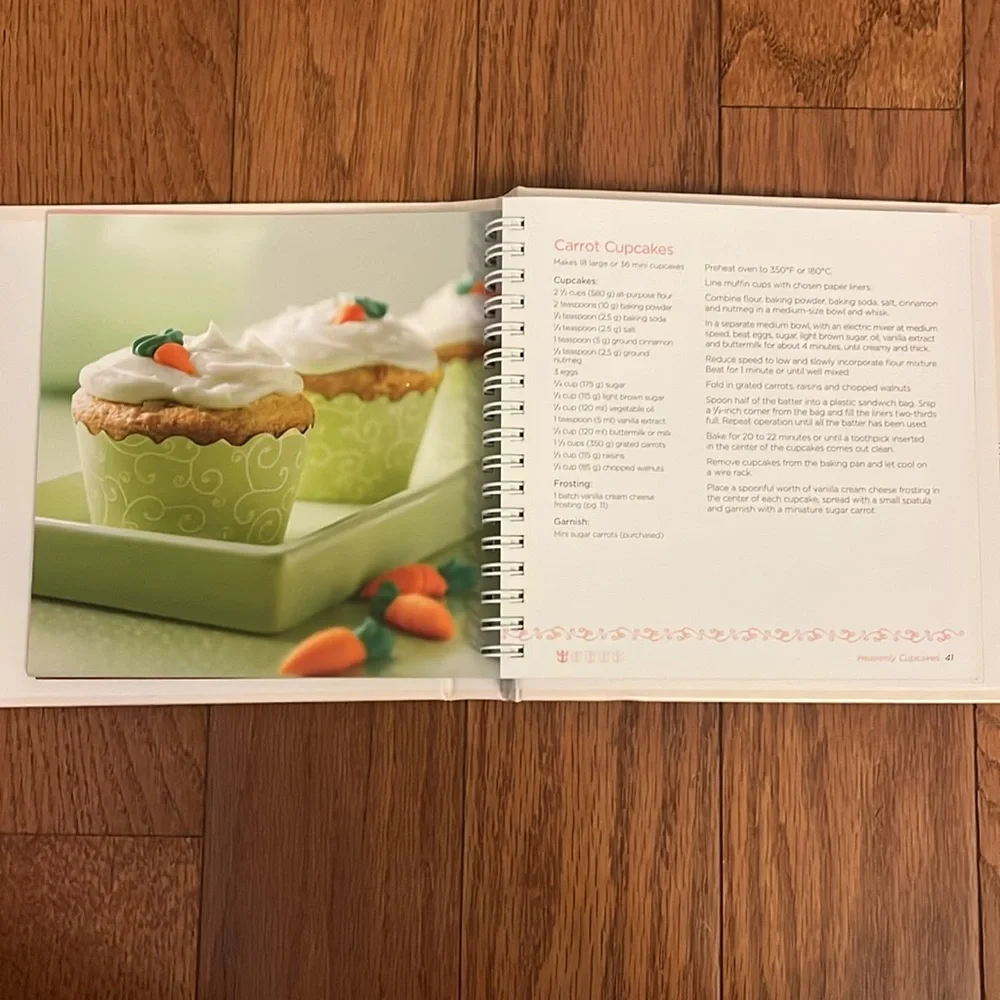 Royal Caribbean International Cupcakes & Scoops Cookbook & Accessories, New NIB